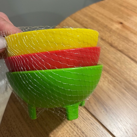 Plastic Salsa Bowls - 3 pack the length of each bowl is 5 in. by 3 in. in height - Picture 3 of 7